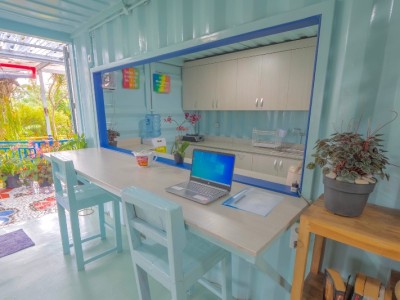 1st floor - bar - living room - garden view