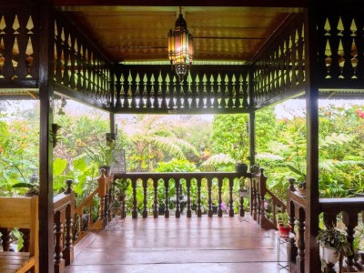 www.rumahcontainers.com-rumah-kayu-antique-terrace-garden-view